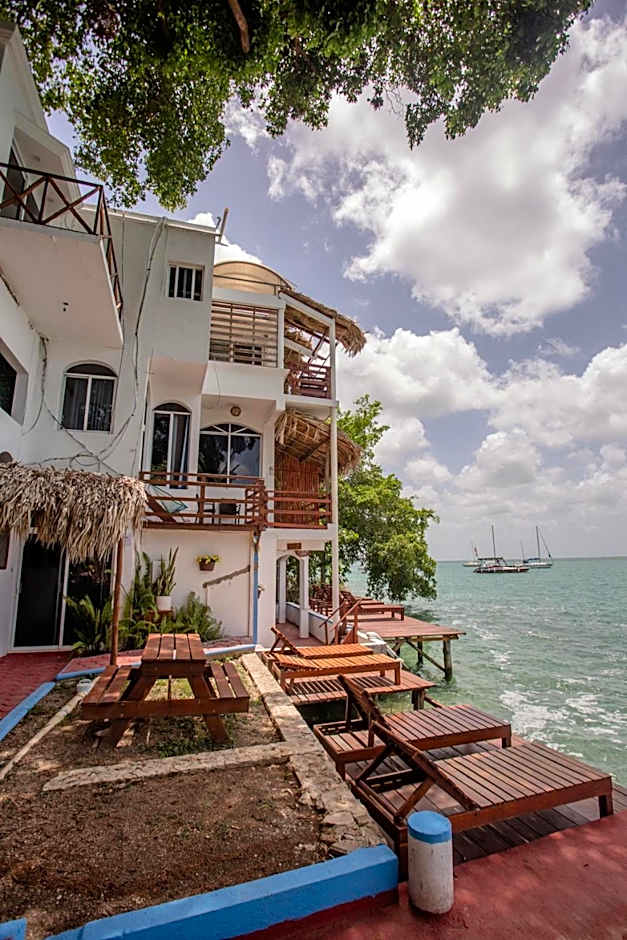 Seven Blue House Village & Lodge