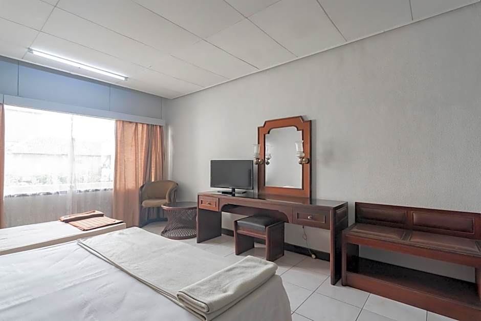 Istana Hotel Bandung Mitra RedDoorz