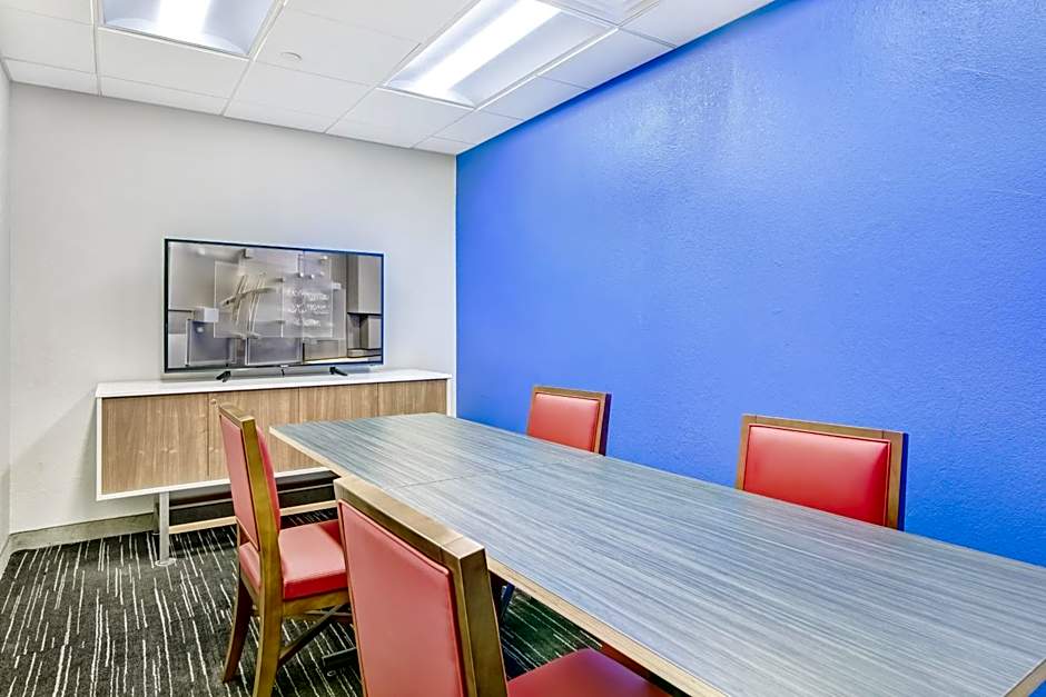 Holiday Inn Express And Suites Longview North By IHG
