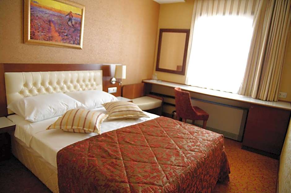 Yuksel Hotel