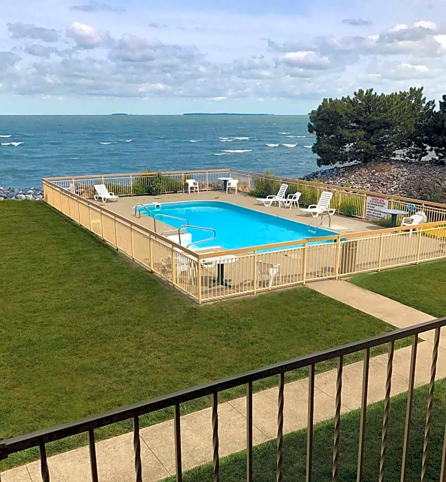 Clinton Inn & Suites