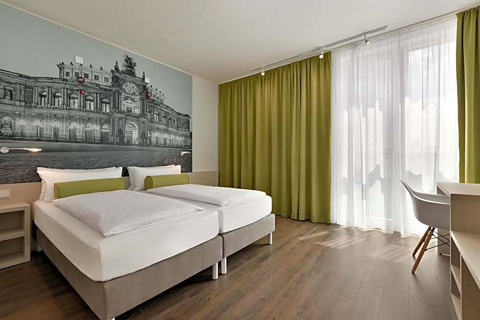 Super 8 by Wyndham Dresden