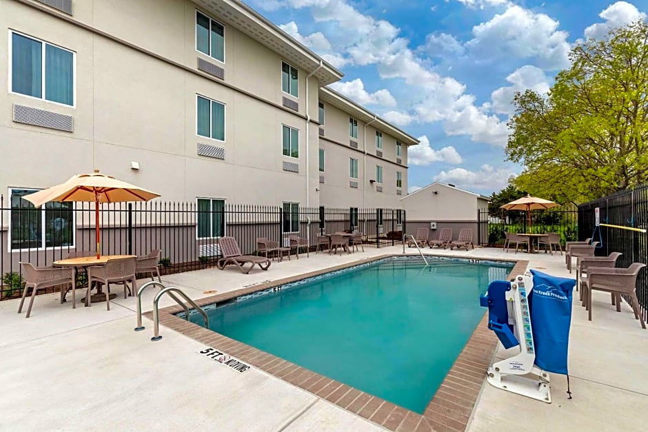 MainStay Suites Lancaster Dallas South