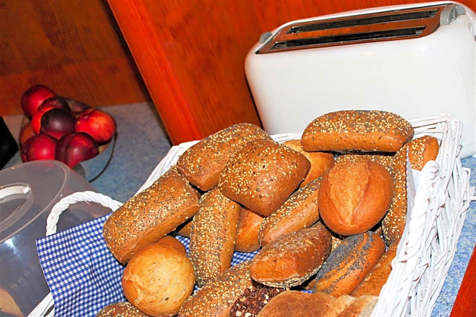 Hotel Alsterquelle 24h Check-in, Free Parking and WiFi