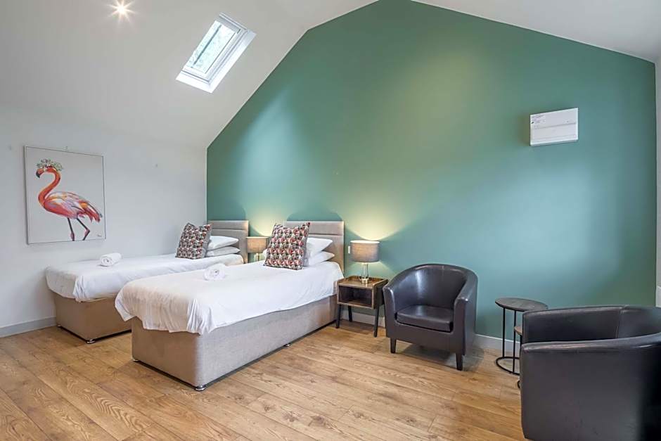 TWIN Deluxe Disabled Access and Wet Room with Courtyard View - Newton