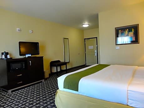 Standard King Room with Accessible Tub - Mobility Access