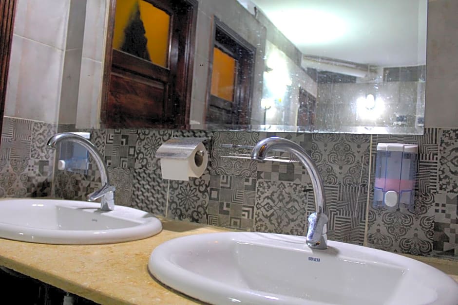 El Ahram Hostel & Apartments