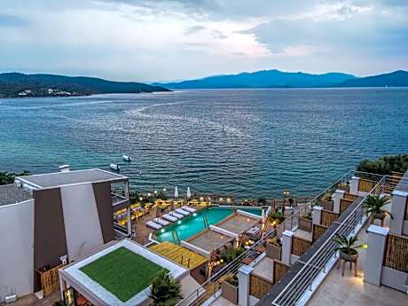 Del Mare Suites