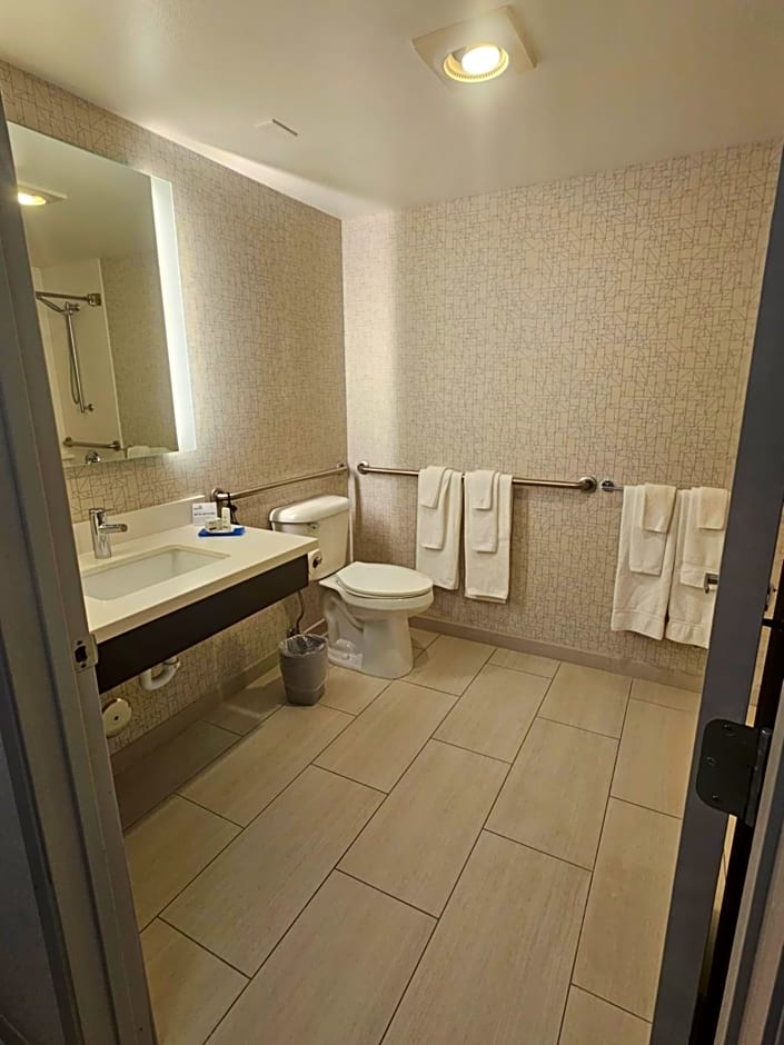Holiday Inn Express Hotels & Suites Burlington by IHG