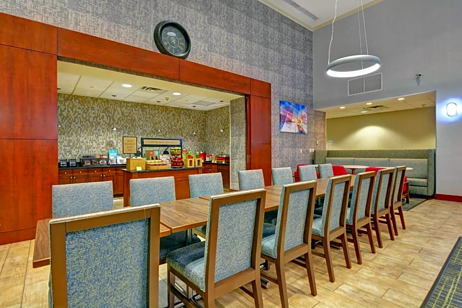 Hampton Inn By Hilton & Suites Newark-Harrison-Riverwalk