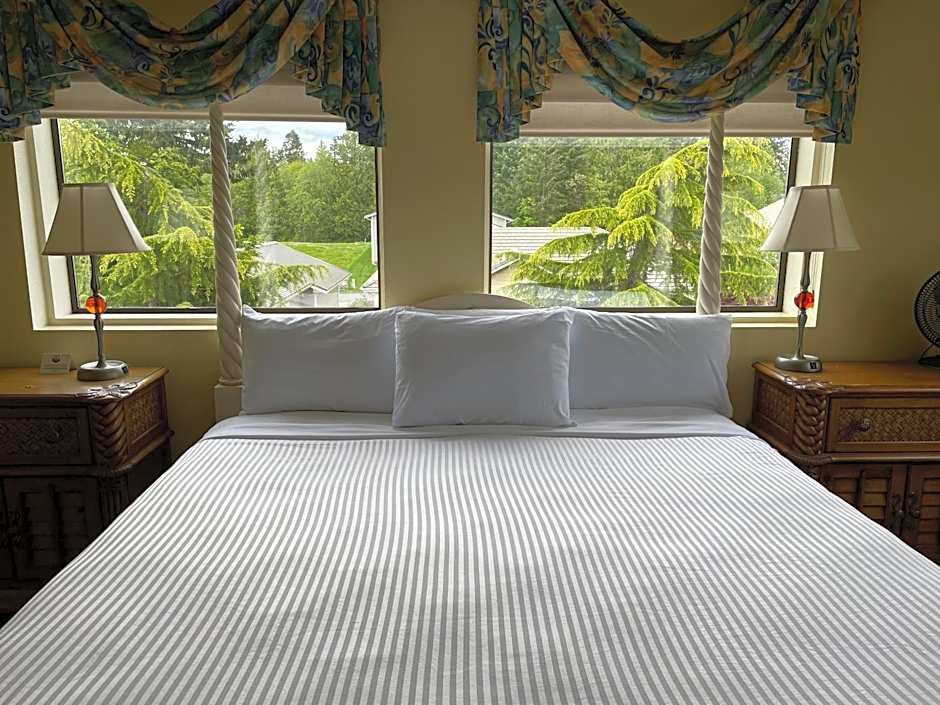 Photo 1 of 14 of 1 King Bed Suite, Balcony