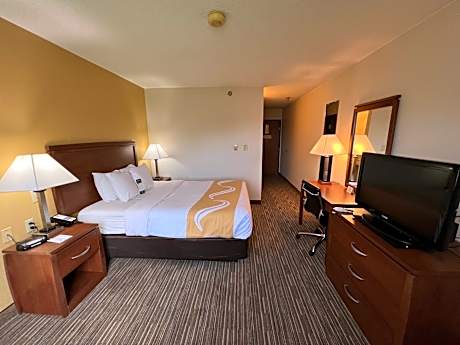 1 Queen Bed, Nonsmoking, Accessible