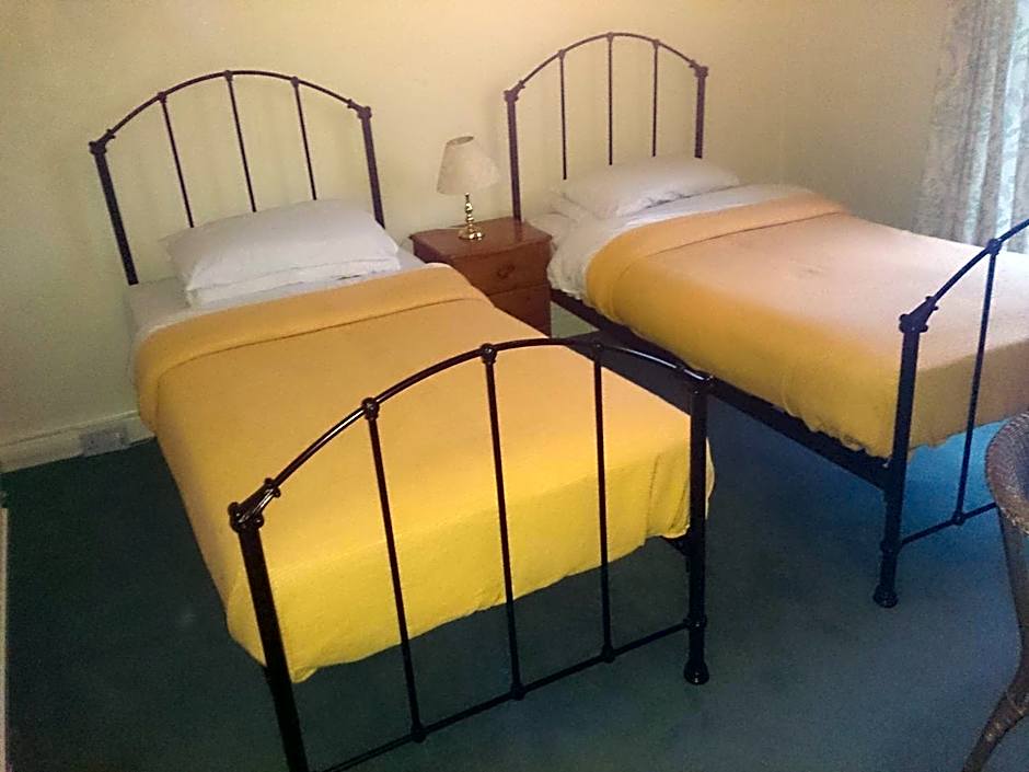 OYO Rose & Crown Hotel