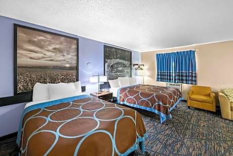 King Bed and 1 Double Bed, Studio Suite, Non-Smoking