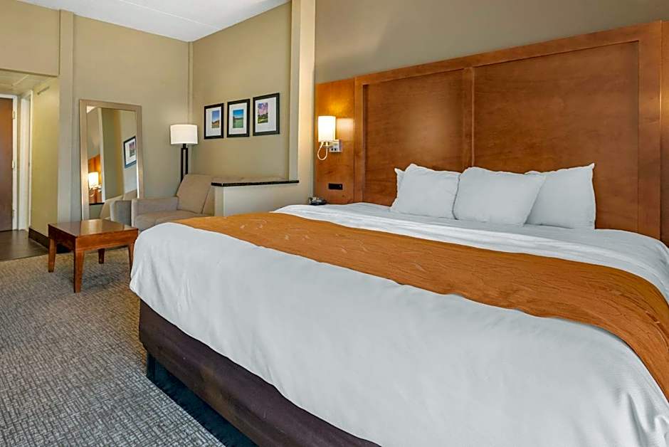 Comfort Suites Bethlehem Near Lehigh University and LVI Airport