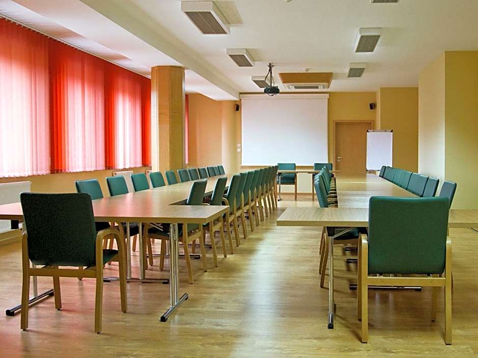 HOTEL ŁABĘDY i Hostel Łabędy