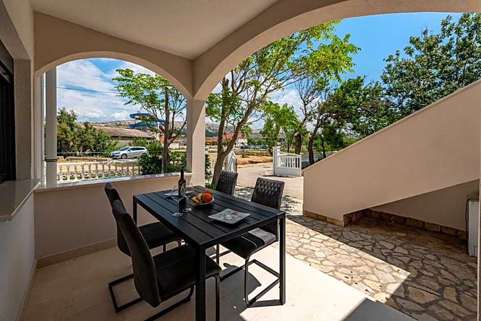 Apartmani Curic beachfront by Pag tours