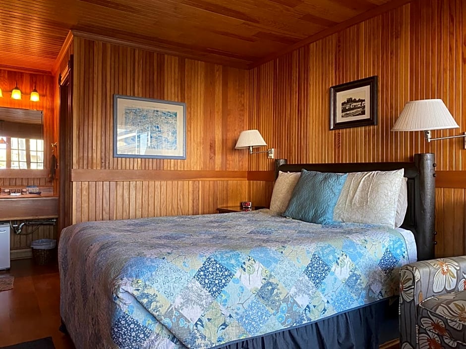 Whistling Winds Motel
