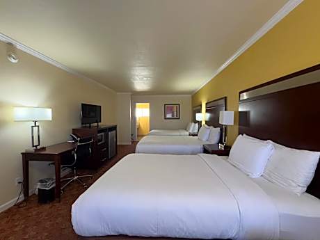 Room with Three Double Beds - Non-Smoking