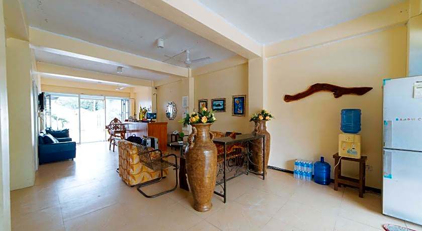 RedDoorz @ Old Buswang Road