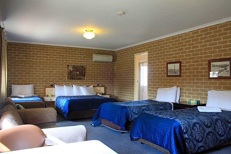 Grand Manor Motor Inn