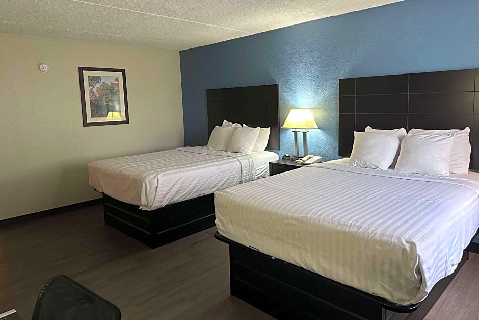 Baymont Inn and Suites by Wyndham Farmington, MO