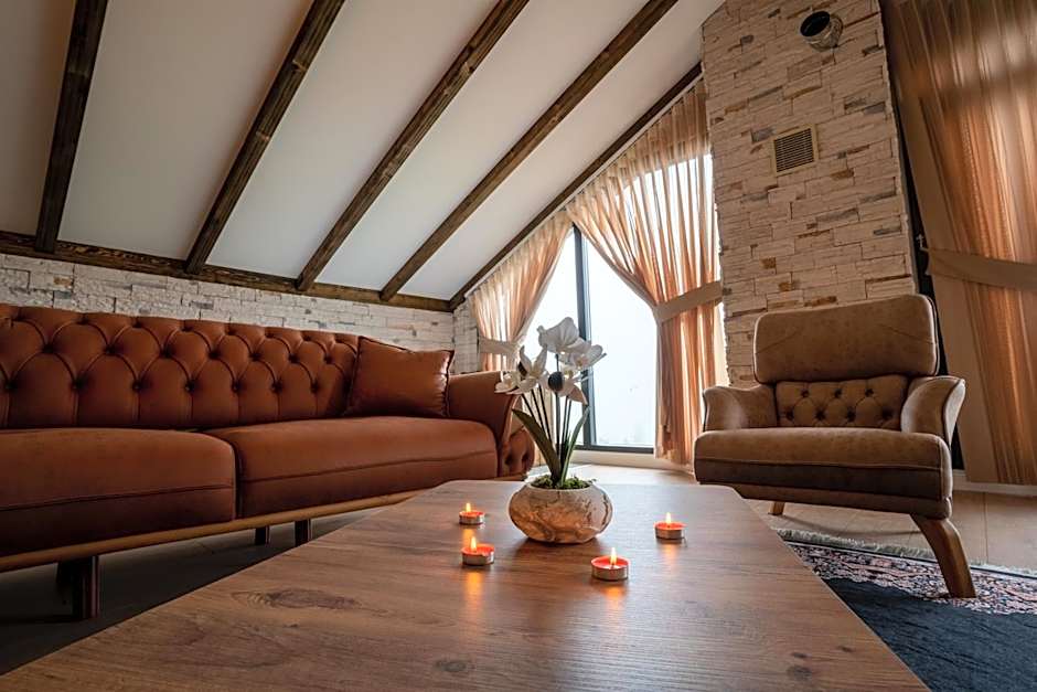 POISON GARDEN SUİTE