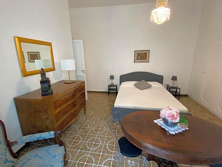 Rooms in San Domenico Maggiore 3