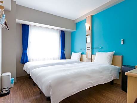 Twin Room - Non-Smoking, Pet Friendly