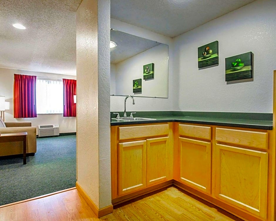 Quality Inn & Suites Springfield