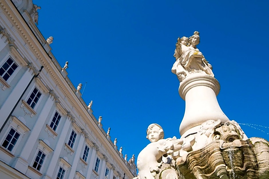 BARONHAUS Aparthotel & Suites