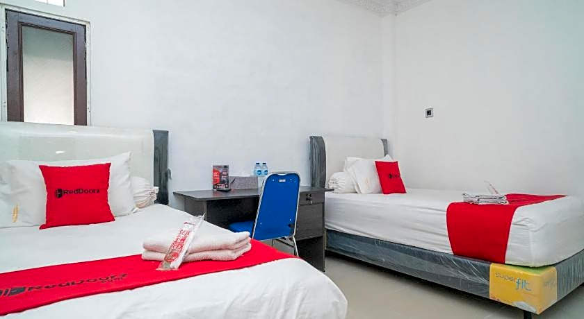 RedDoorz Syariah near Jalan A Yani KM 8 Citraland
