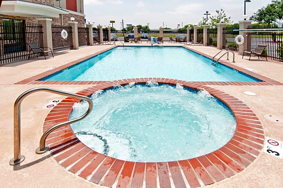 Holiday Inn Express & Suites San Antonio SE by AT&T Center, an IHG Hotel