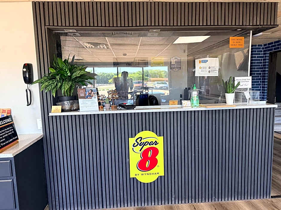 Super 8 by Wyndham Macomb