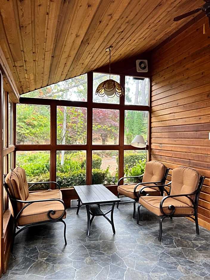 Sea Edge Beachside Hotel