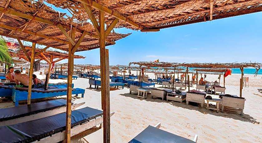 International Beach Hotel & Restaurant