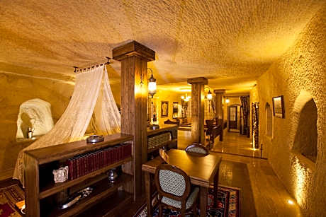 Royal Cave Suite