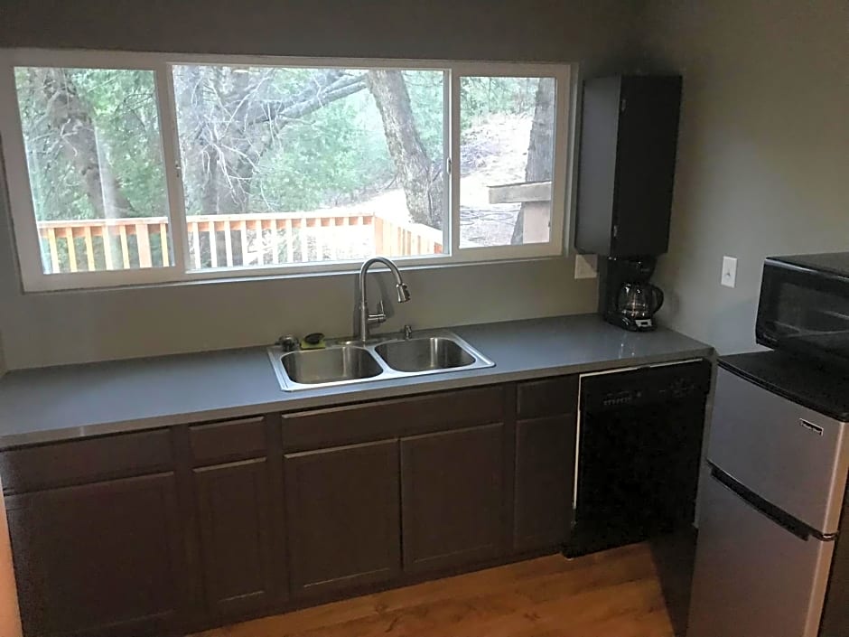 Mountain Trail Lodge and Vacation Rentals