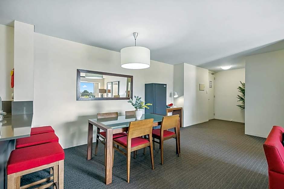 Cozy 2-Bedroom Apartment with City Views