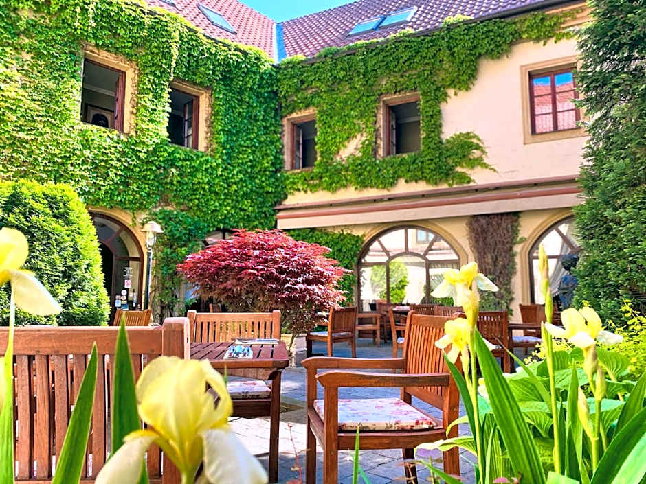 Hotel Octarna - Free On-site Parking