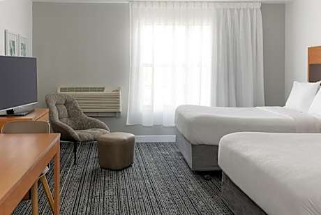 Studio Queen Suite - Mobility Accessible with Tub