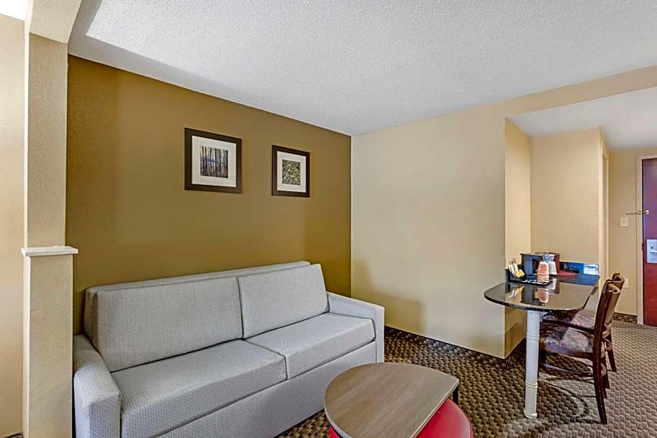 Comfort Inn & Suites Carneys Point