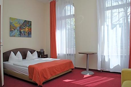 Double Room with Sofa Bed (3 People)