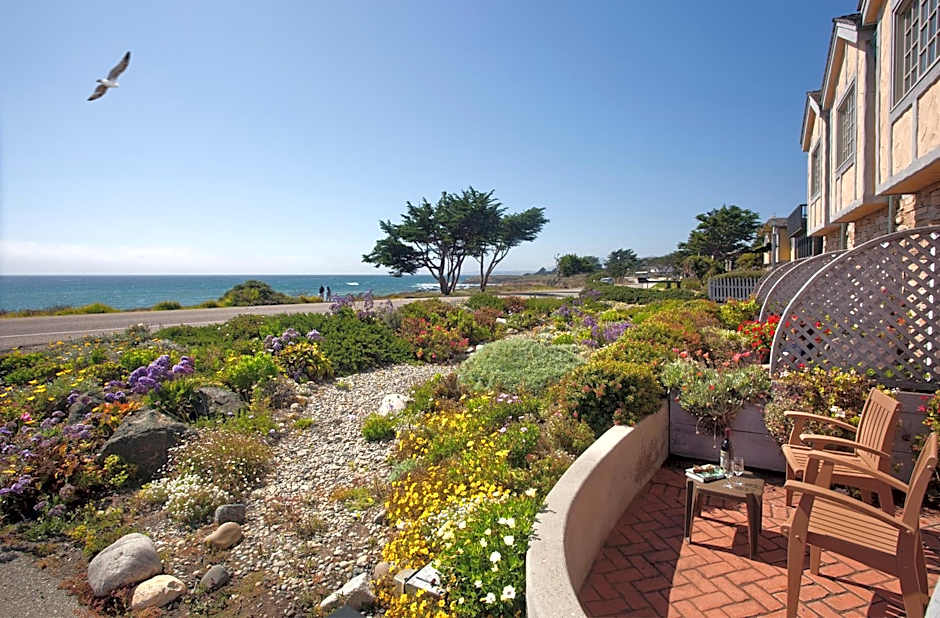 Pelican Inn & Suites