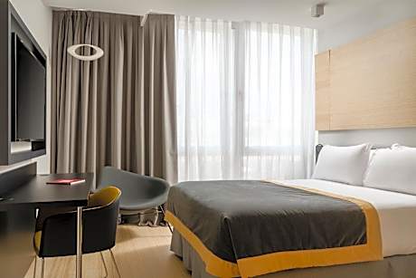 Superior double room (2 adults)