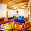 Hotel Babylon Dades