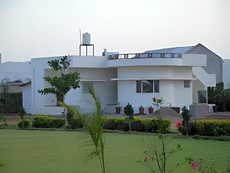 Silver Oak Country Yard Resort