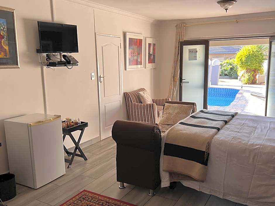 2 Op Terblanche Guesthouse