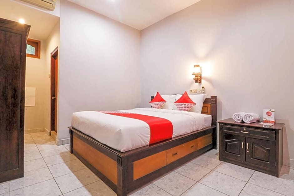OYO 2411 Taman Mekar Beach Inn 2