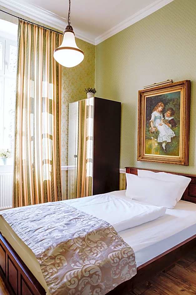THE GATE GARDEN Hotel